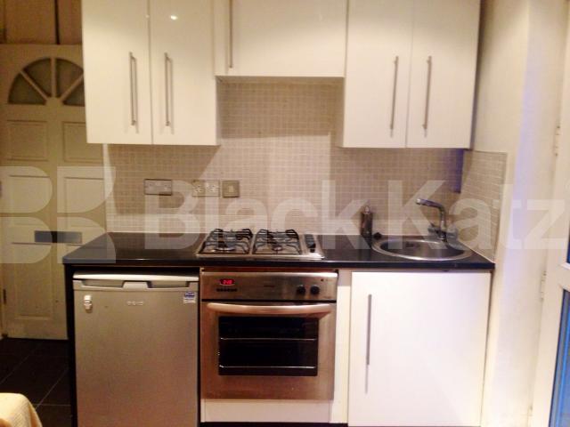 			LET, 1 Bedroom, 1 bath, 1 reception Apartment			 Lendal Terrace, Clapham North